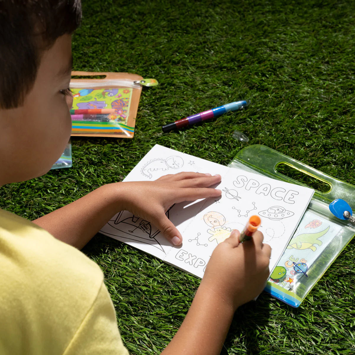 Mini kit de actividades de viaje "Dinosaurs in space"